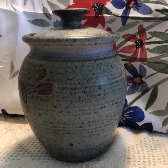 Vtg Studio Stoneware Pottery Lidded Vessel W/Decoration, Signed & dated 9”x6.5” - Picture 2 of 10
